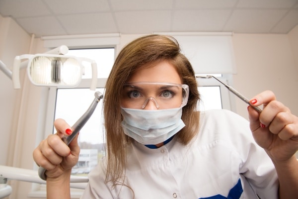 What Are the Initial Signs of a Cavity?