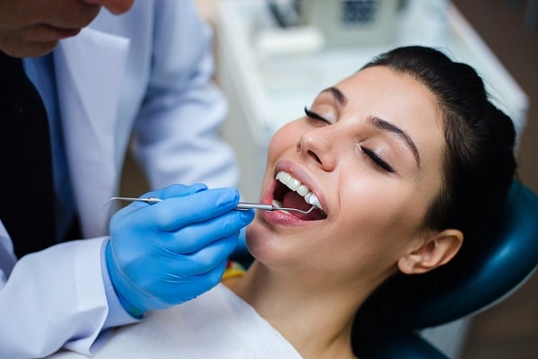 Choose the Right Cosmetic Dentist for You