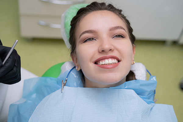 Preserving The Jawbone: Dental Implants Vs Dentures